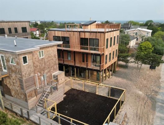 Exterior, Facade, Modern