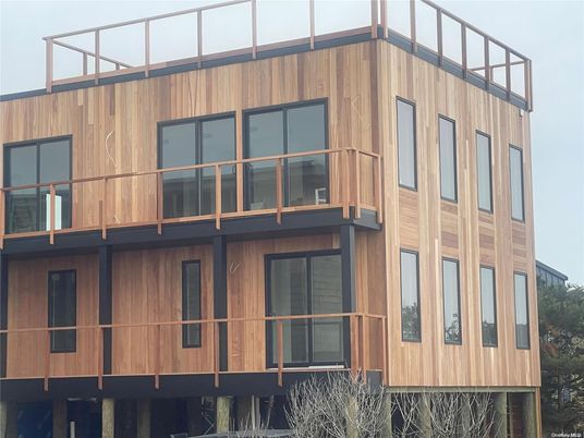 Exterior, Facade, Modern