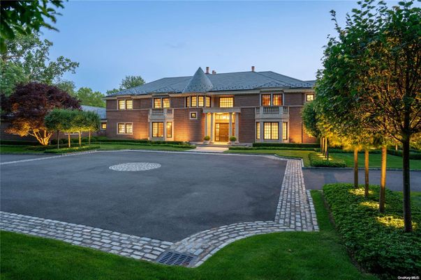 Backyard, Exterior, Facade, Brick Facade, French Provincial