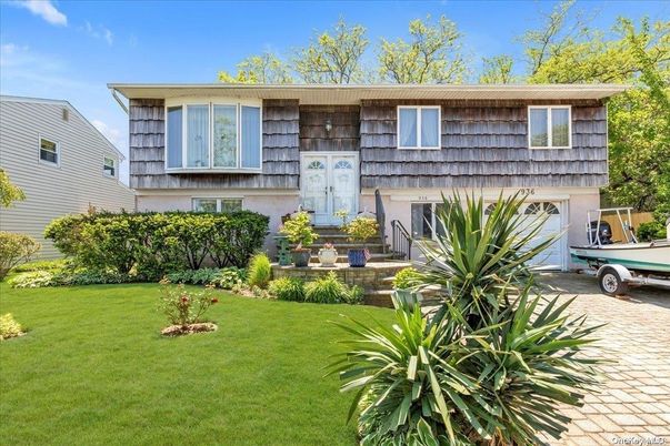 Attached, Exterior, Facade, Raised Ranch