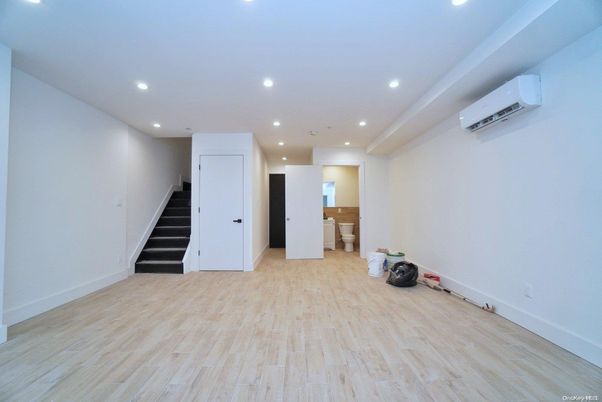 Fitness Equipment, Interior, Recessed Lighting, Wood Texture Flooring
