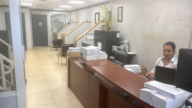 Home Office, Interior
