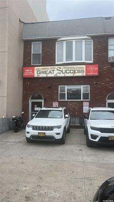Exterior, Facade, Brick Facade, Rowhouse