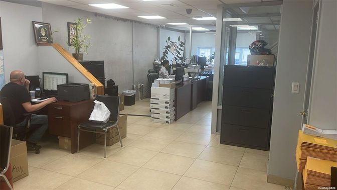 Home Office, Interior