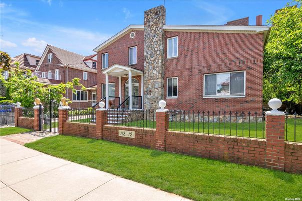 Exterior, Facade, Brick Facade, Georgian