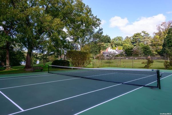 Exterior, Tennis Courts