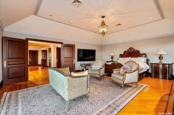 Bedroom, Interior, Living room, Recessed Lighting, Wood Texture Flooring