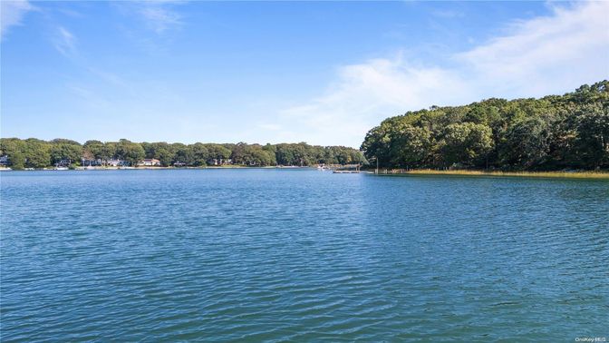 Exterior, Lake