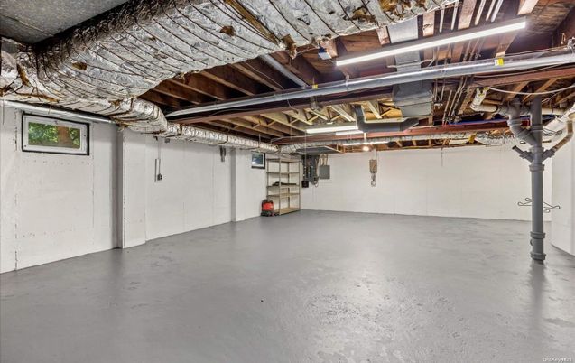 Garage, Interior, Wooden Beams