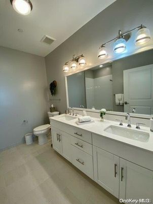 Bathroom, Dual Sink Vanities, Interior
