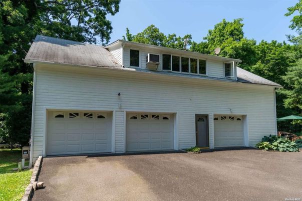 Attached, Exterior, Facade, Raised Ranch