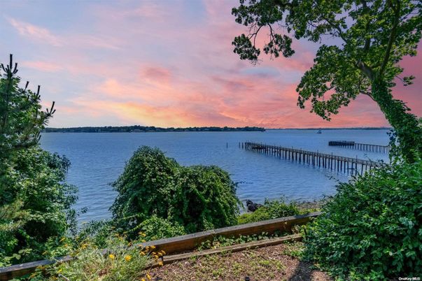 Exterior, Lake