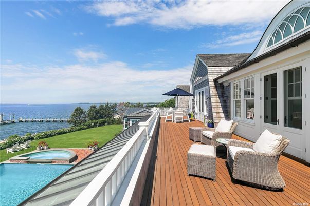 Exterior, Pool, Water