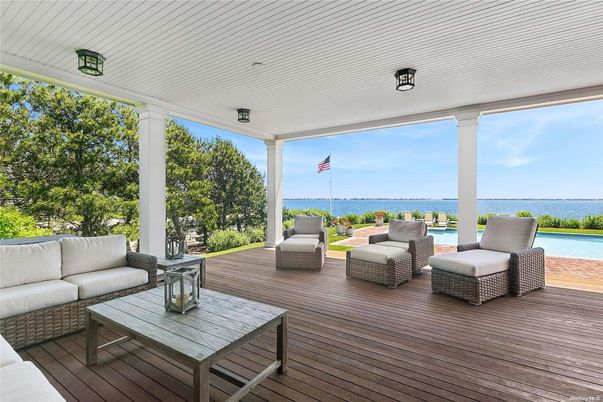 Exterior, Interior, Living room, Water