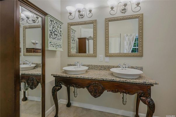 Bathroom, Dual Sink Vanities, Interior