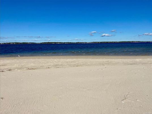 Exterior, Lake