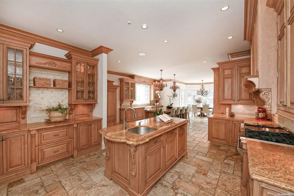 Chandelier, Dining room, Interior, Kitchen, Recessed Lighting, Stainless Steel Appliances