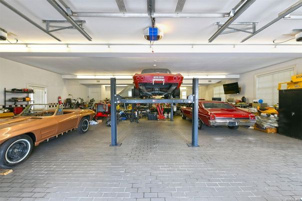 Garage, Interior