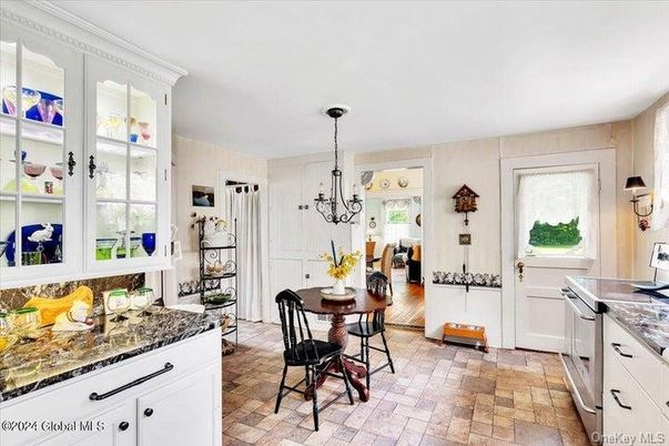 Chandelier, Dining room, Interior, Kitchen