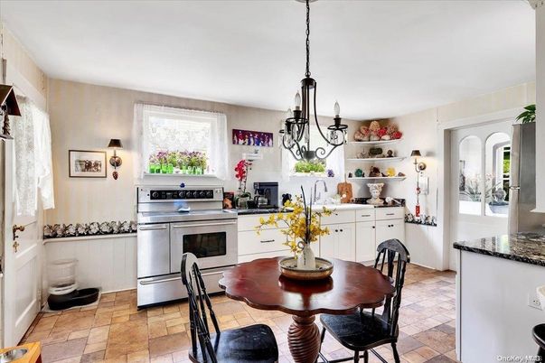 Dining room, Interior, Kitchen, Pendant Lights, Stainless Steel Appliances