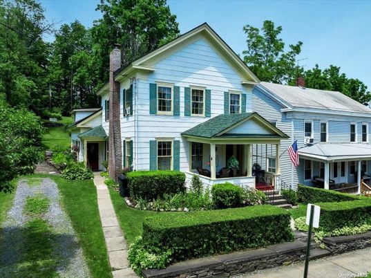 Backyard, Exterior, Facade, Queen Anne Victorian