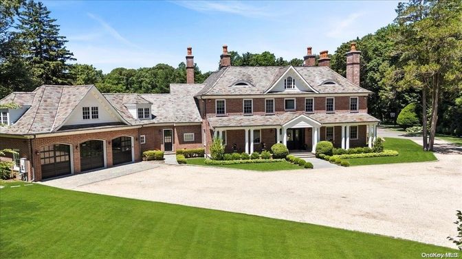 Attached, Exterior, Facade, Brick Facade, Georgian