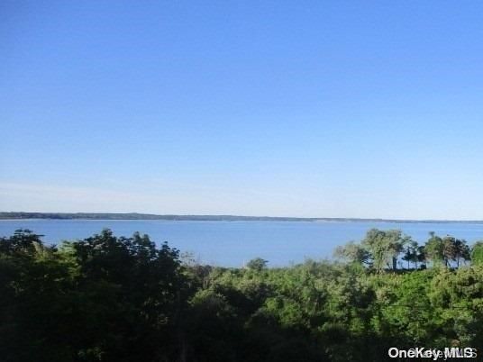 Exterior, Lake