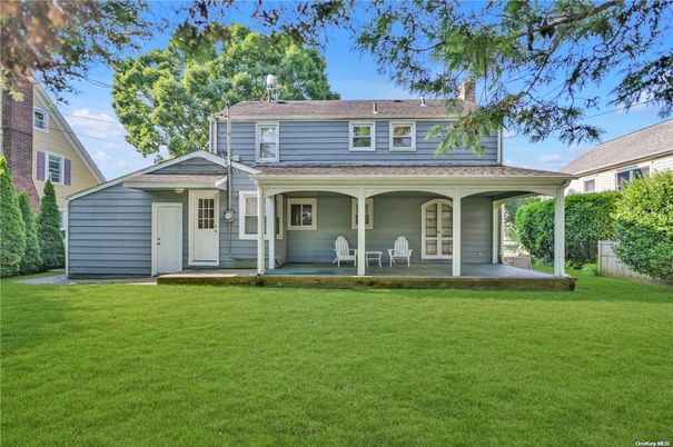 Backyard, Exterior, Facade, American Foursquare