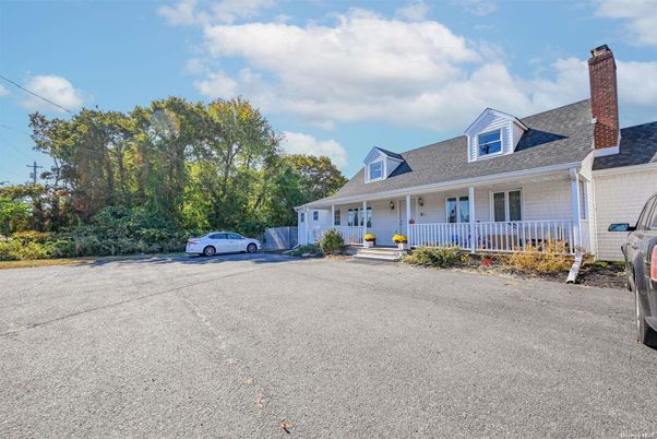 Exterior, Facade, Cape Cod