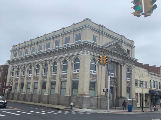 Exterior, Facade, Chicago School