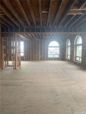 Empty room, Interior, Wooden Beams, Wooden Ceilings
