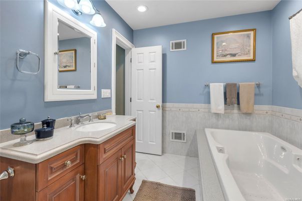 Bathroom, Dual Sink Vanities, Interior, Recessed Lighting