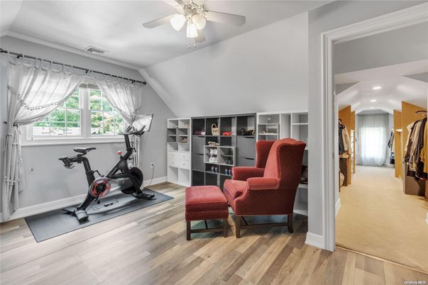 Fitness Equipment, Interior, Recessed Lighting, Wood Texture Flooring