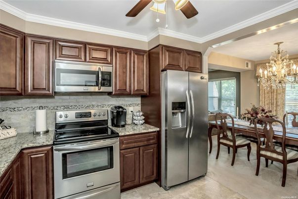 Chandelier, Dining room, Interior, Kitchen, Stainless Steel Appliances