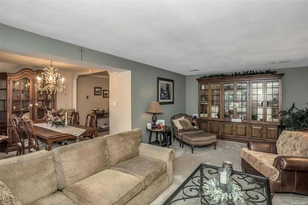 Chandelier, Dining room, Interior, Living room