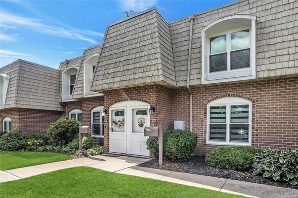 Exterior, Facade, Brick Facade, Rowhouse