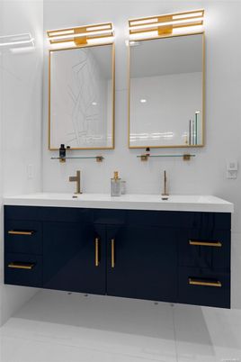 Bathroom, Dual Sink Vanities, Interior