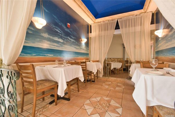 Dining room, Interior, Pendant Lights, Water