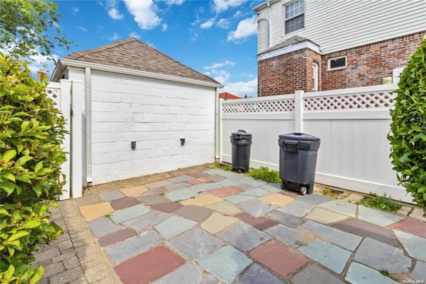 Detached Garage, Exterior