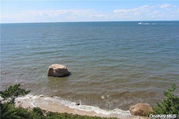 Exterior, Lake