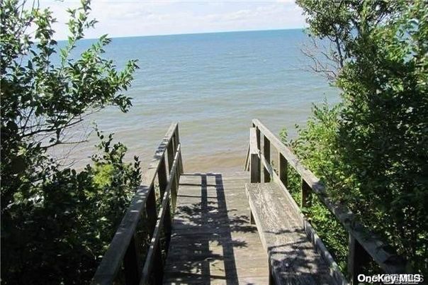 Exterior, Lake