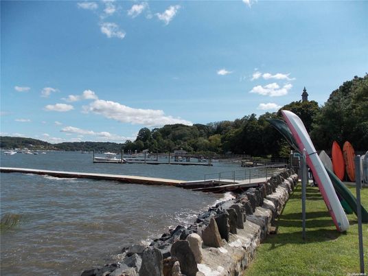 Exterior, Lake