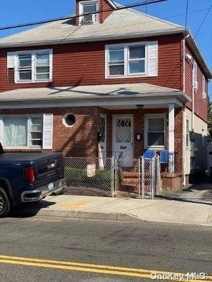 Exterior, Facade, Brick Facade, American Foursquare