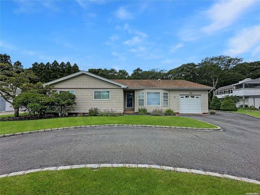 Attached, Exterior, Facade, Ranch