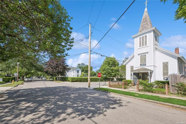 Exterior, Facade, Queen Anne Victorian