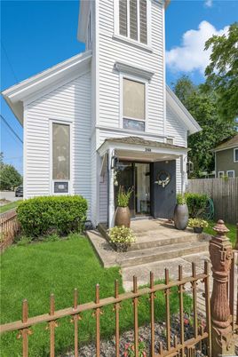 Exterior, Facade, Queen Anne Victorian
