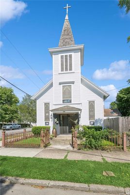Exterior, Facade, Queen Anne Victorian