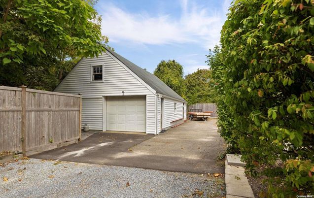 Detached Garage, Exterior
