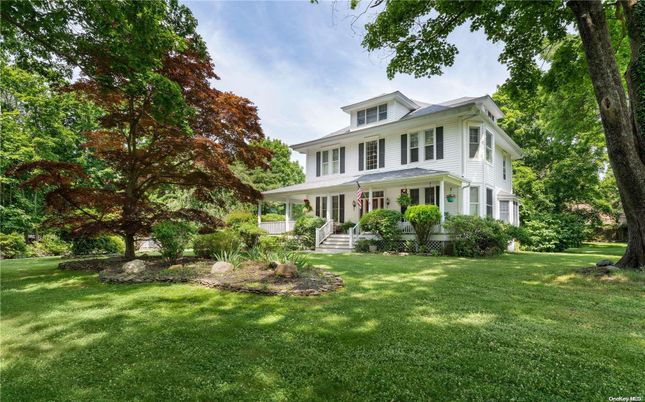 Backyard, Exterior, Facade, American Foursquare