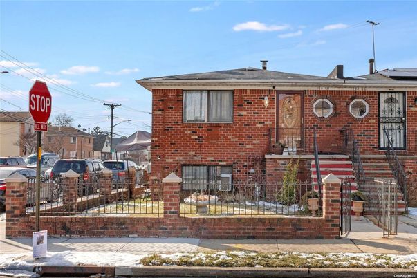 Exterior, Facade, Brick Facade, Georgian
